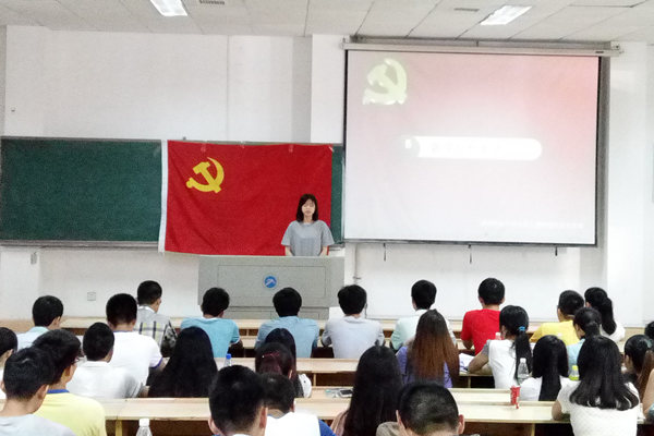 新党员代表王丹婧发言.jpg 3044am永利集团官网